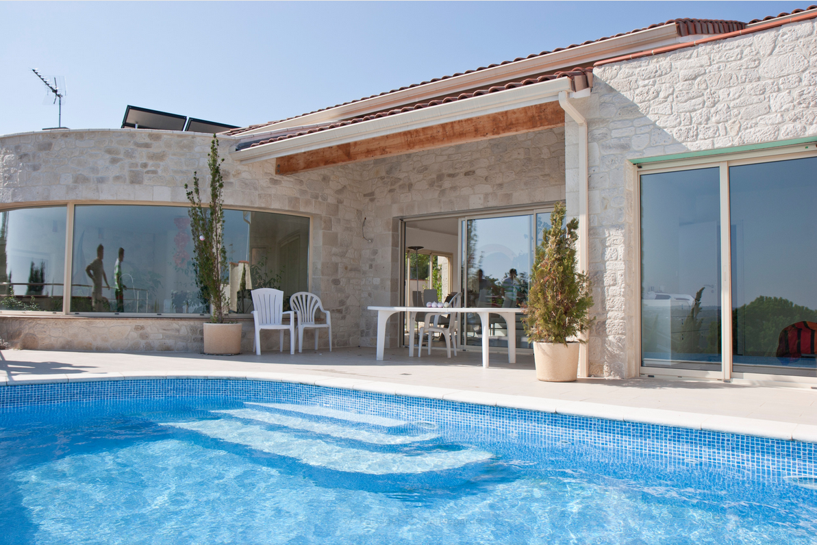 Construction d’une maison avec sa piscine à débordement à Pech-David